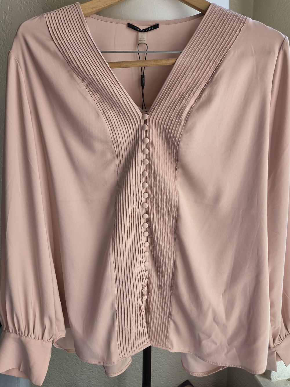 NWT T Tahari Pintucked V-Neck Faux Button Blouse Whisper Pink Size L